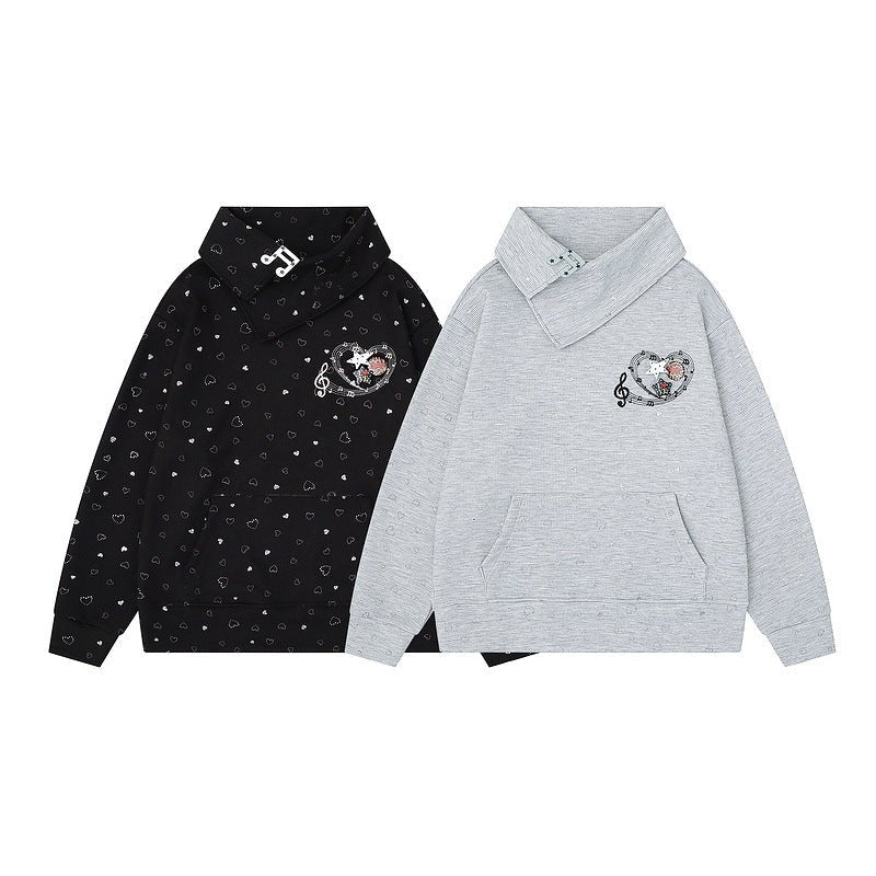 Light gray slanted collar hoodie with musical notes and heart embroidery - F.MarketFCDA39B647614EA6AB764DAB90AC5B4CeproloSLight gray slanted collar hoodie with musical notes and heart embroideryLight gray slanted collar hoodie with musical notes and heart embroidery